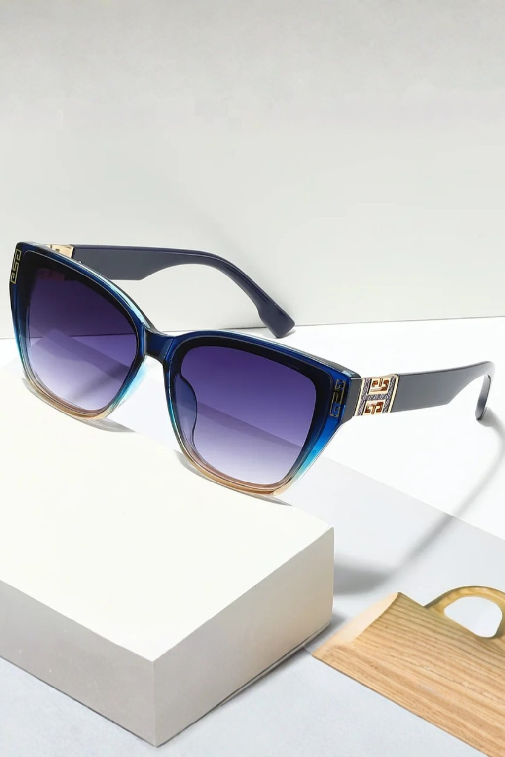 Women’s Sunglasses Cat Eye Gold Motif Tortoiseshell Eyewear