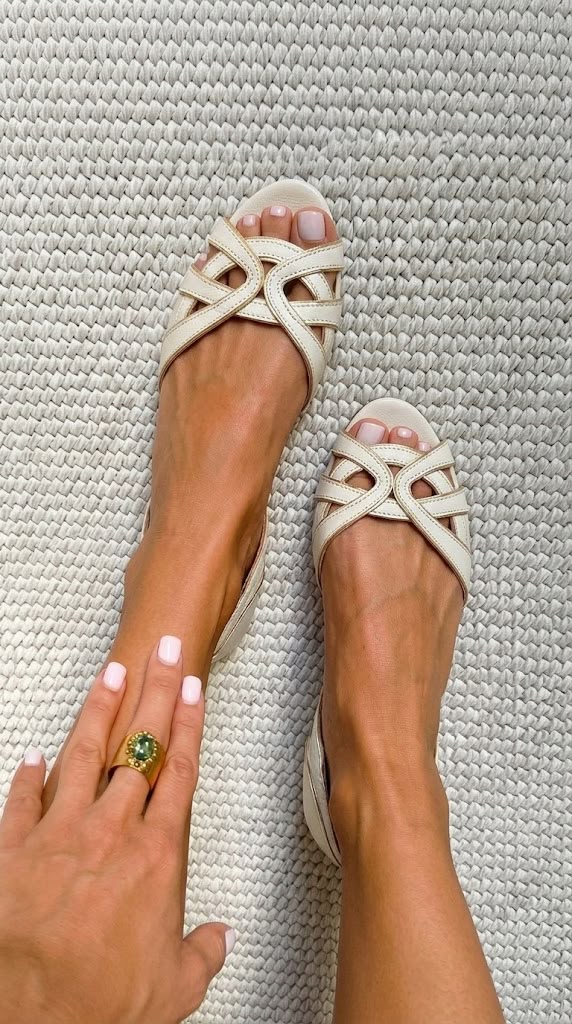 Women's Lattice Weave Pointed-Toe Flat Sandals for Lightweight Elegance
