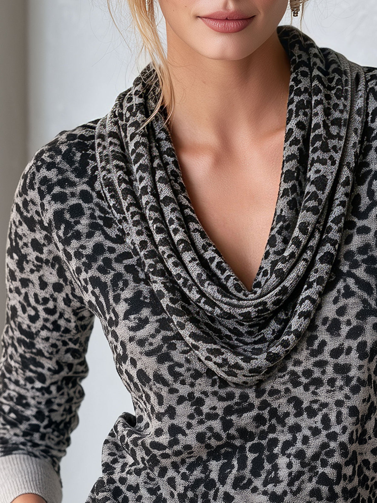 Fashionable Retro Gray Knitted Leopard Print Turtleneck Long-sleeved T-shirt