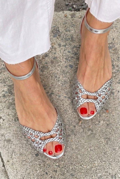 Women's Woven Peep-Toe Flat Sandals for All-Day Comfort