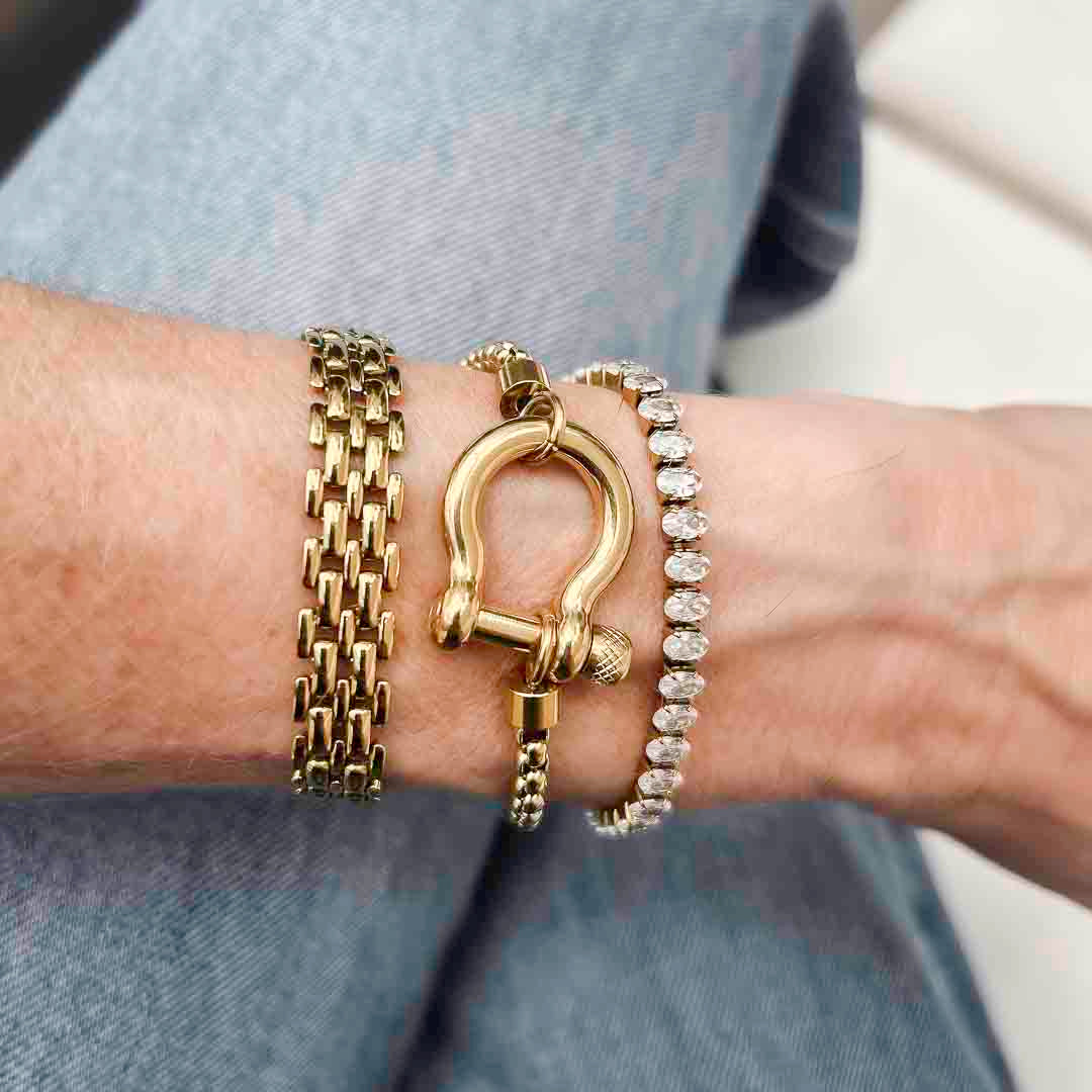 Women's Chain Bracelet with Statement Clasp