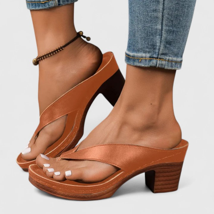 Women’s Thong Sandals with Block Heel and Wood-Grain Platform Sole