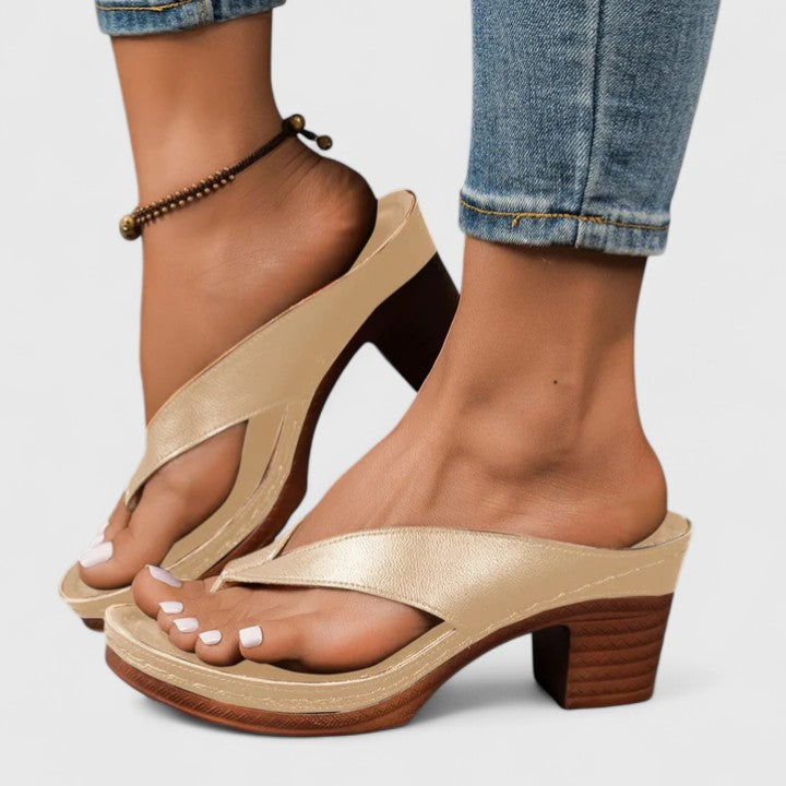 Women’s Thong Sandals with Block Heel and Wood-Grain Platform Sole