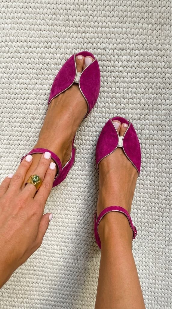 Women's Pointed-Toe Ankle Strap Flat Sandals for All-Day Comfort