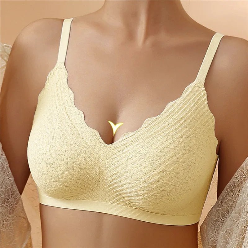 Women's Seamless Comfort Bra with Scalloped V-Neckline and Soft Textured Finish