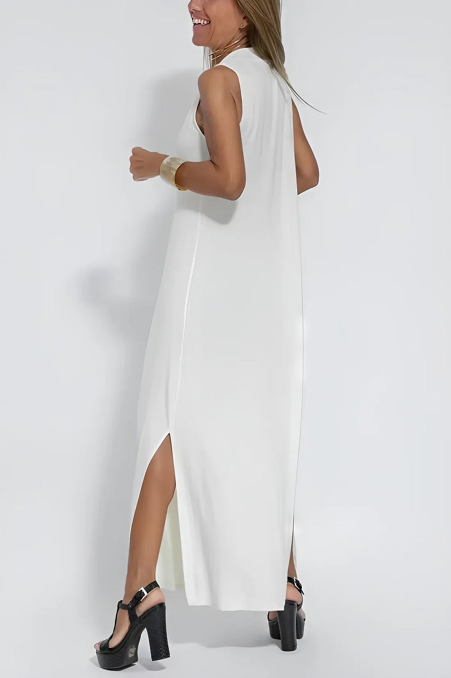 Women¡¯s Maxi Dress with Deep V-Neckline and Elegant Front Pleat Detailing