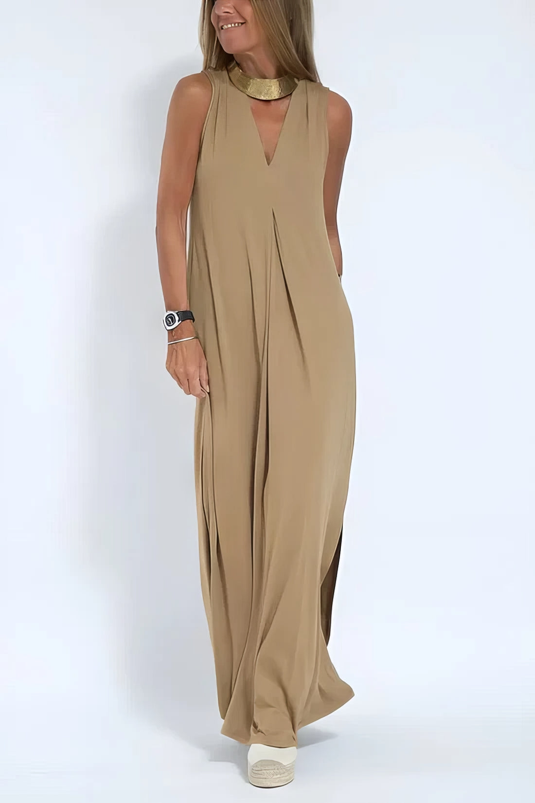 Women¡¯s Maxi Dress with Deep V-Neckline and Elegant Front Pleat Detailing