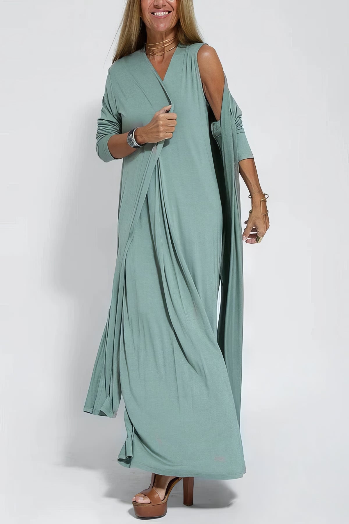 Women¡¯s Maxi Dress with Deep V-Neckline and Elegant Front Pleat Detailing