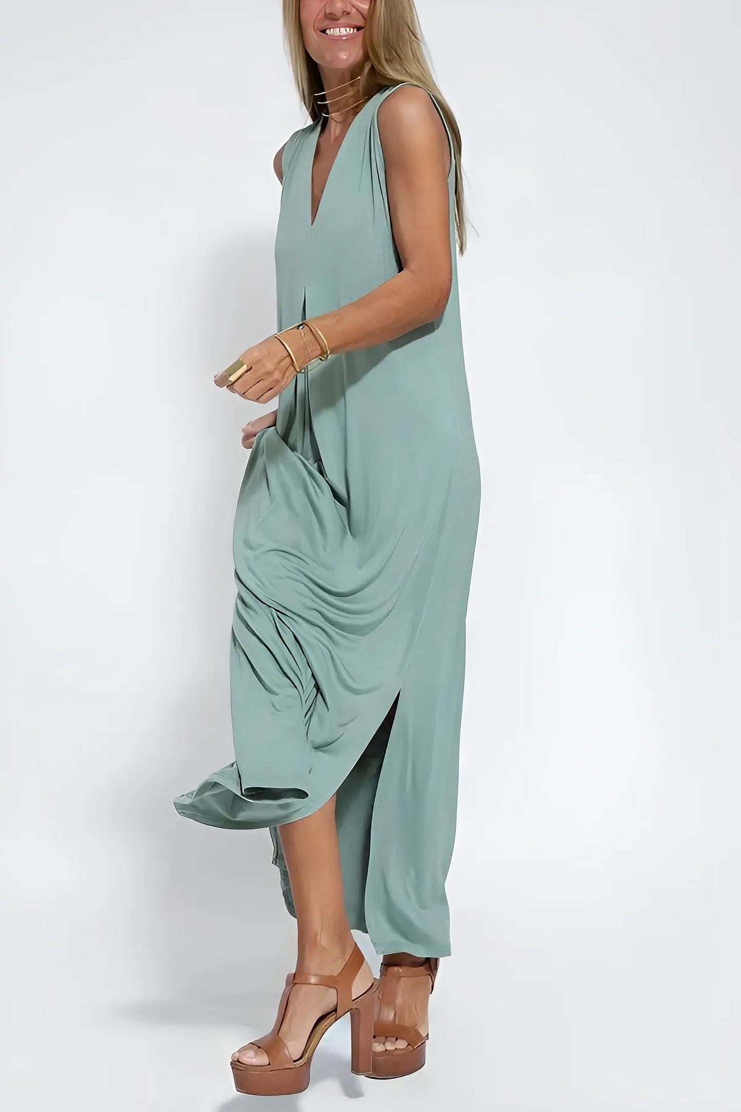 Women¡¯s Maxi Dress with Deep V-Neckline and Elegant Front Pleat Detailing
